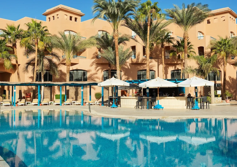 Best Club Paradisio El Gouna trips picking up guests right outside this luxury resort.
